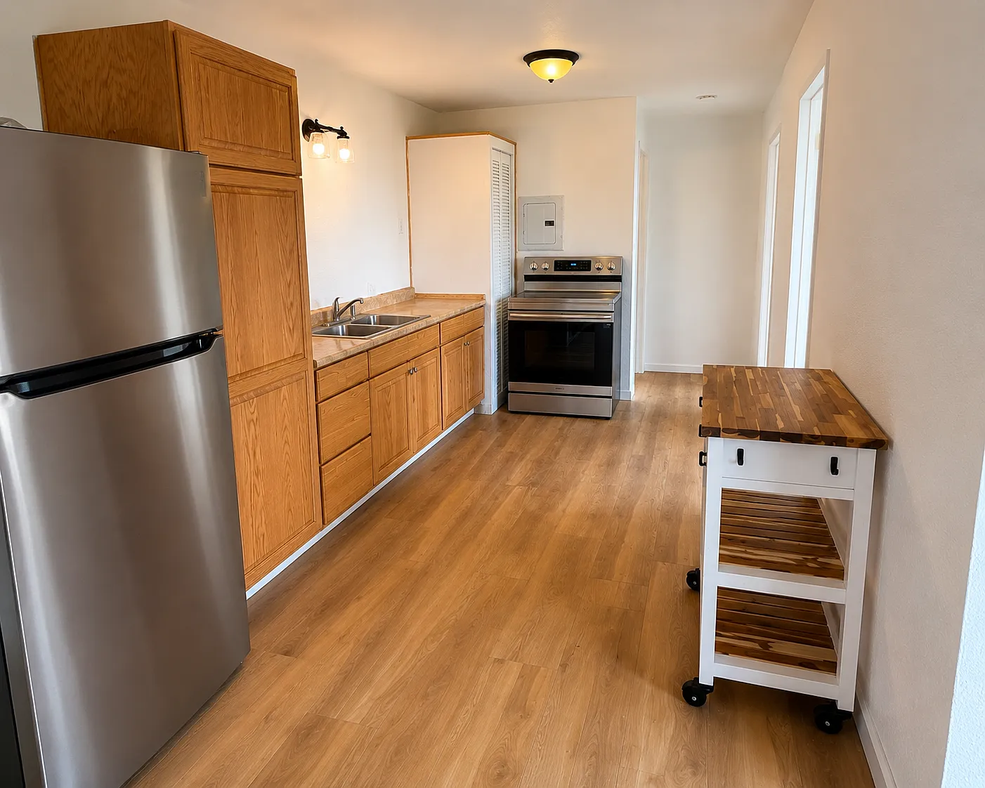 2 bed, 700 sqft, $3,000 — Photo 3