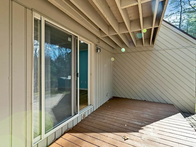 32 Suffolk Ct — Photo 14