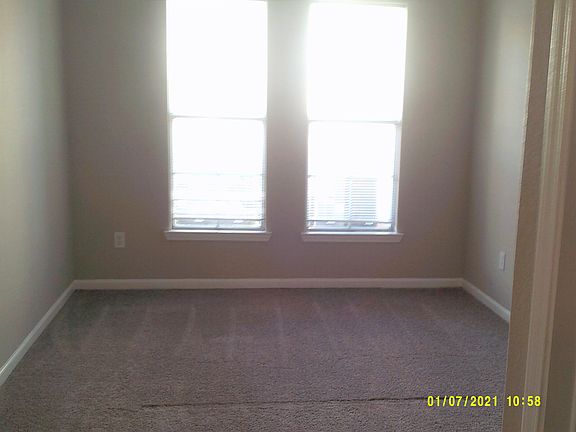 3rd image of 8290 Gate Pkwy #906