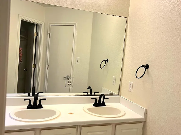 1209 Amberwood Loop — Photo 14