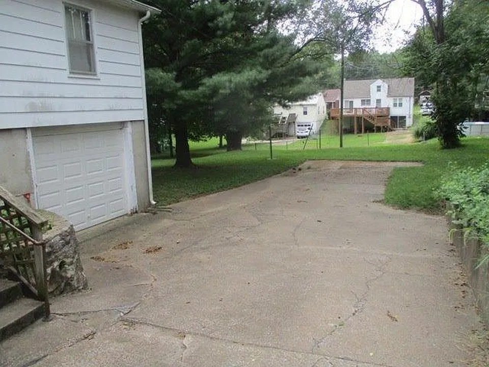 3 Bedroom House w/Garage — Photo 2