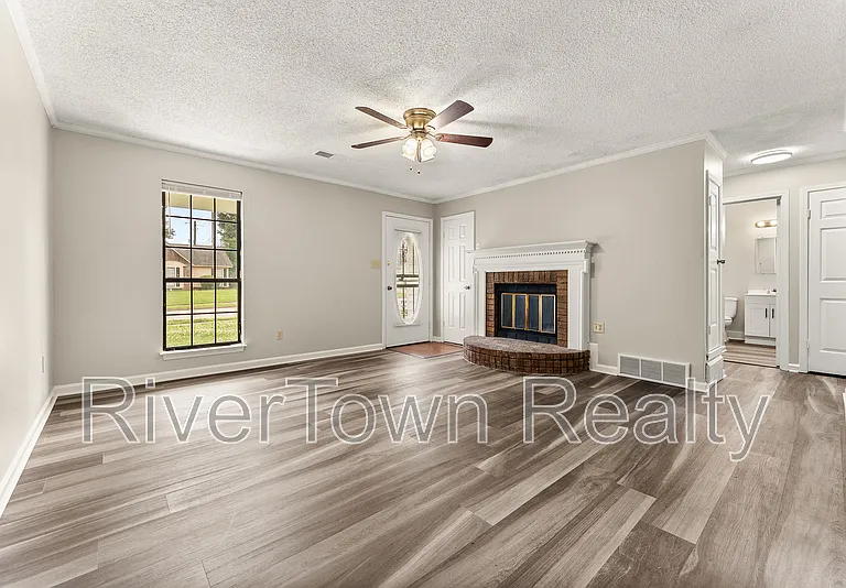 4585 Berrypick Ln S — Photo 4