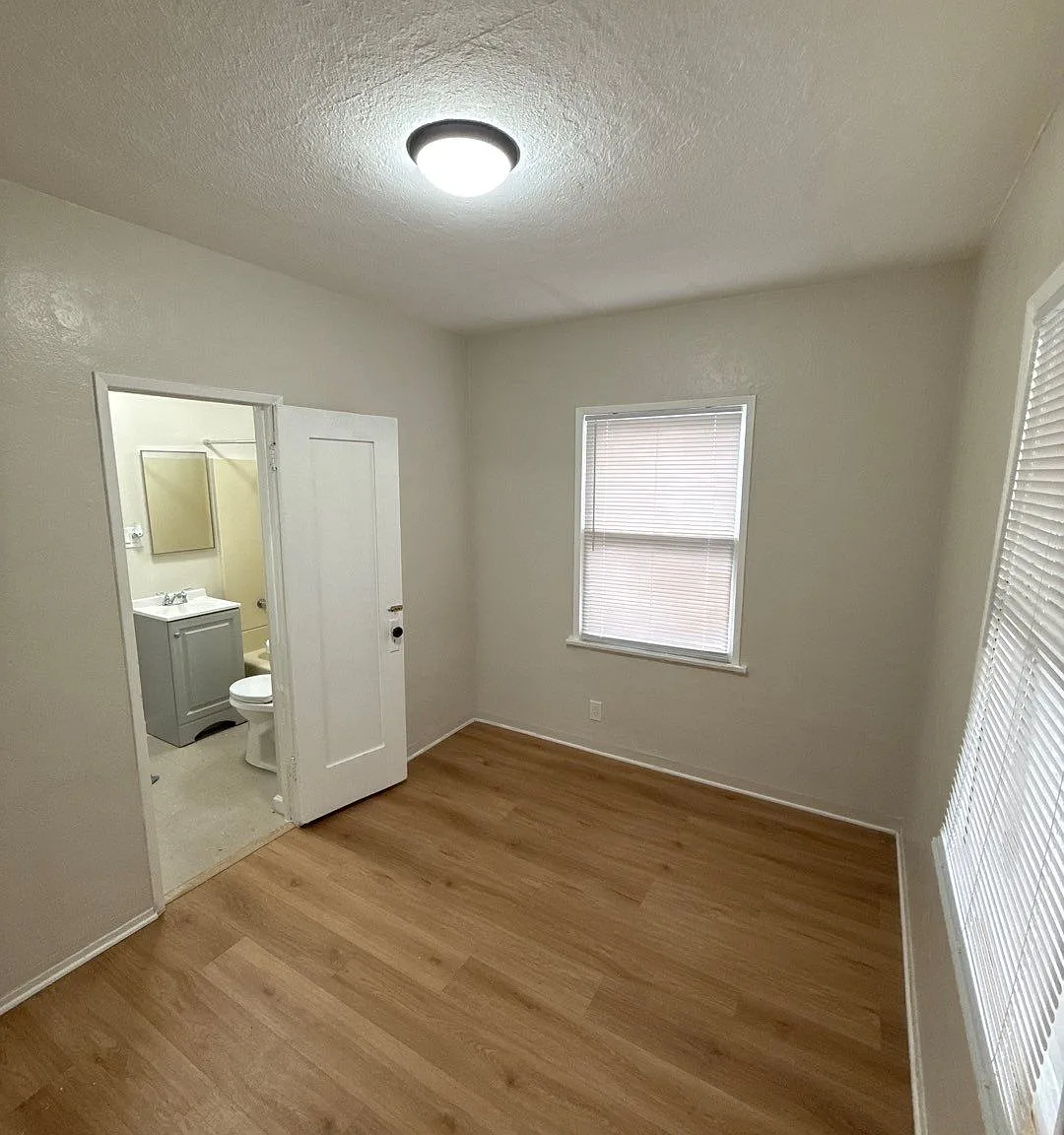 946-948 E Nocta — Photo 4