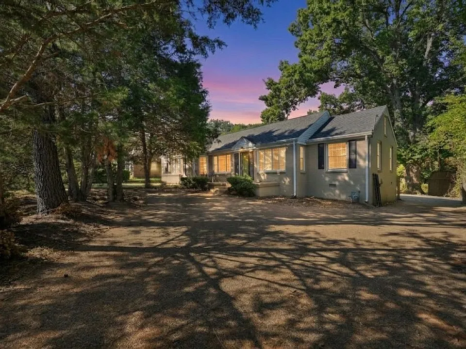 137 White Bridge Pike