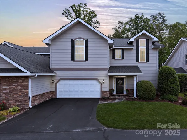 67 Towne Place Dr, Hendersonville, NC 28792