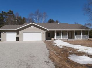 5840 25th Rd, Gladstone, MI 49837