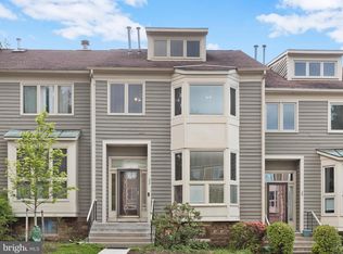 22 Chasemount Ct, Baltimore, MD 21209