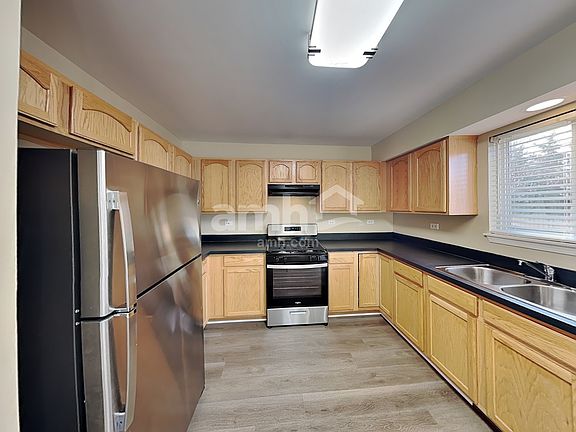 3rd image of 2925 Shetland Ln