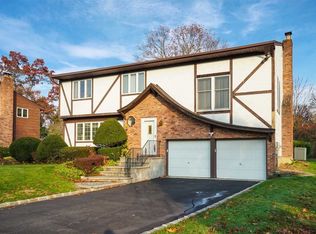 24 Cornell Dr S, Commack, NY 11725