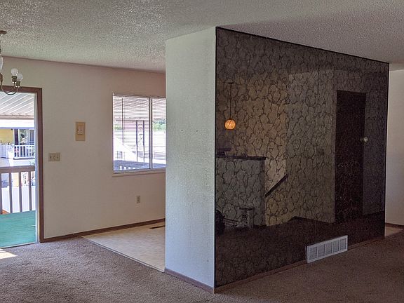 5th image of 2214 Essex St