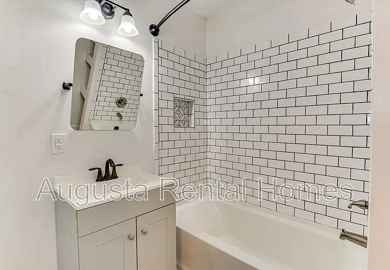 1936 Warren St #B — Photo 30