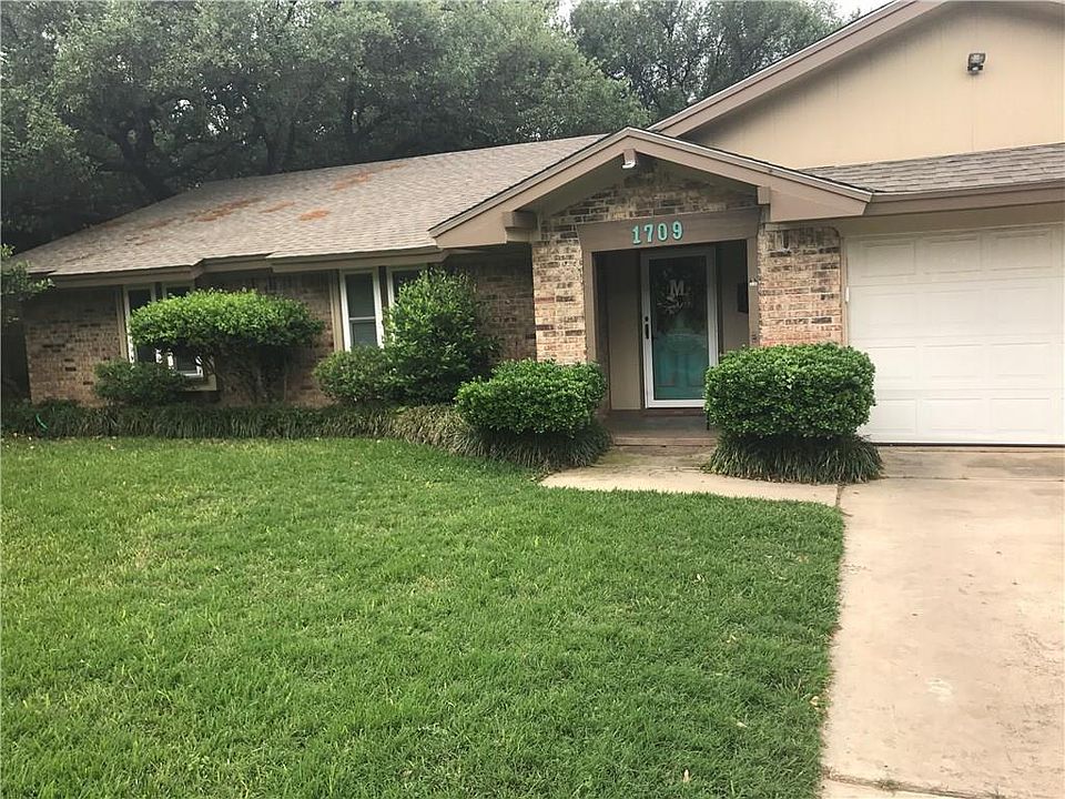 1st image of 1709 Broadmoor Dr