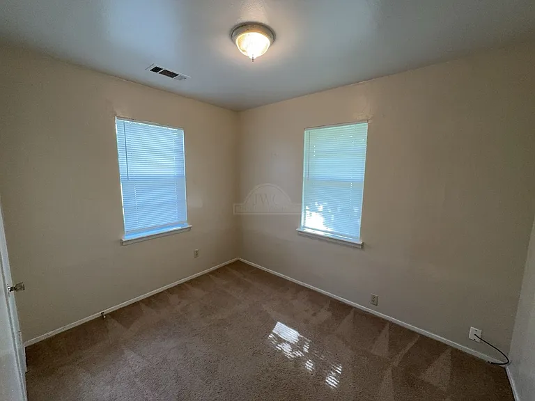 1406 Bundrant Dr — Photo 10