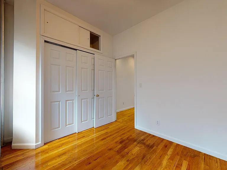 214 E 10th St #3 — Photo 7