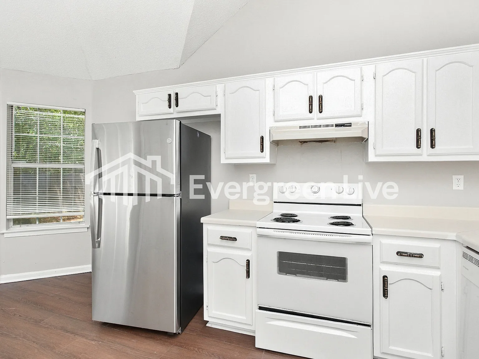 3 bed, 2.0 bath, 1300 sqft, $1,545 — Photo 3