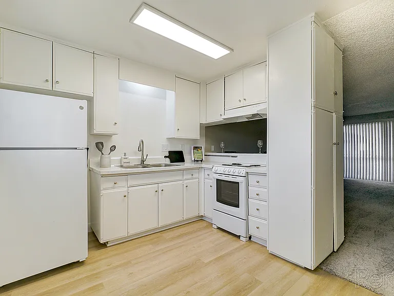 2 Bedroom - Kitchen