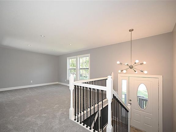 3rd image of 117 Town Court Cir
