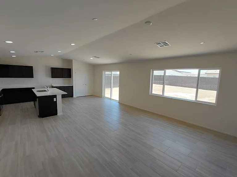 485 Palomino Ct — Photo 4