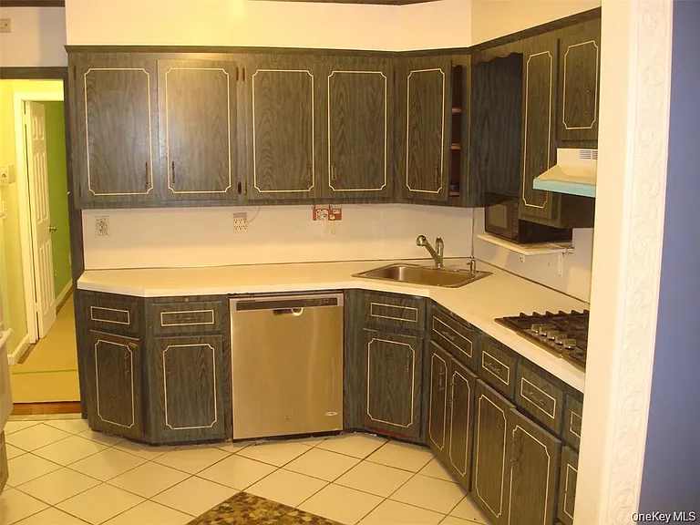 197 Fenimore Ave #WHOLE HOUSE RENTAL — Photo 5