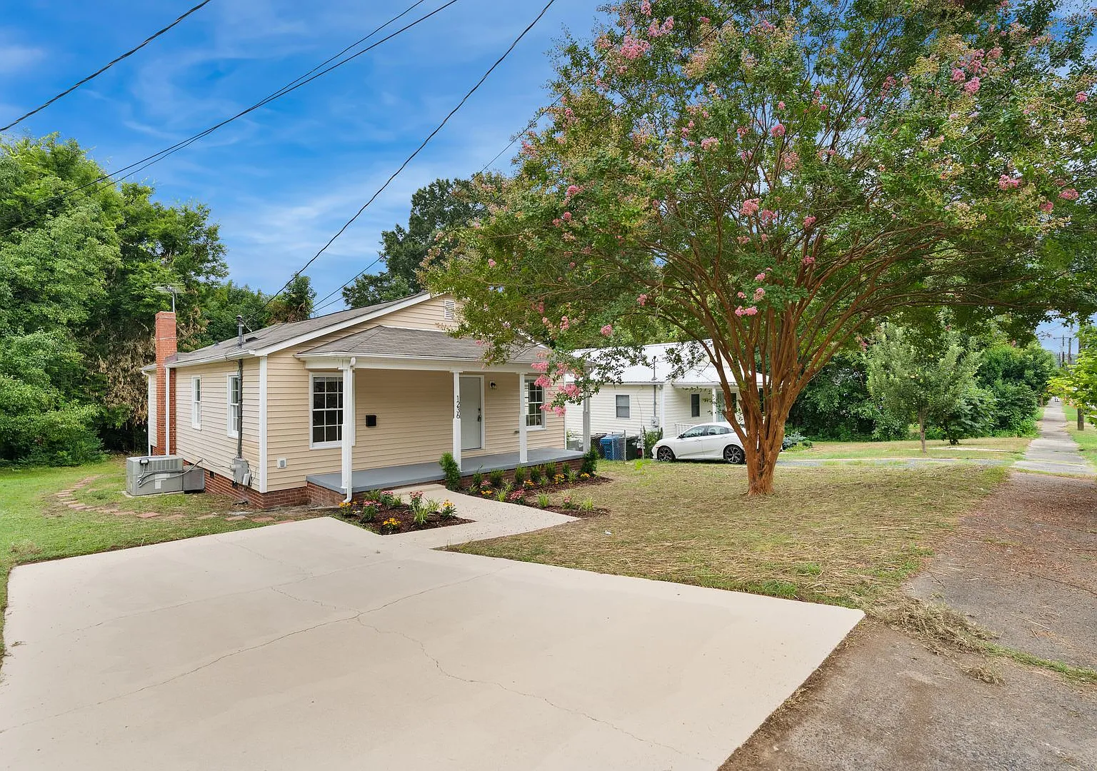 3 Bed, 2 Bath Home in Prime Durham Location! Early August Available — Photo 2