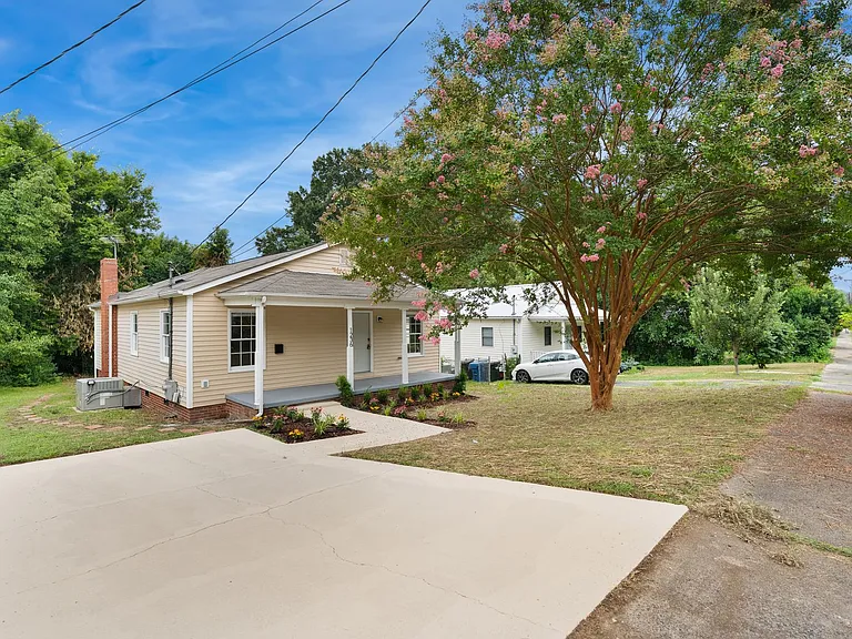 1236 Berkeley St — Photo 2