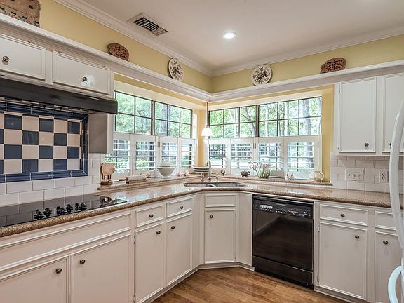 4th image of 2023 Plantation Dr