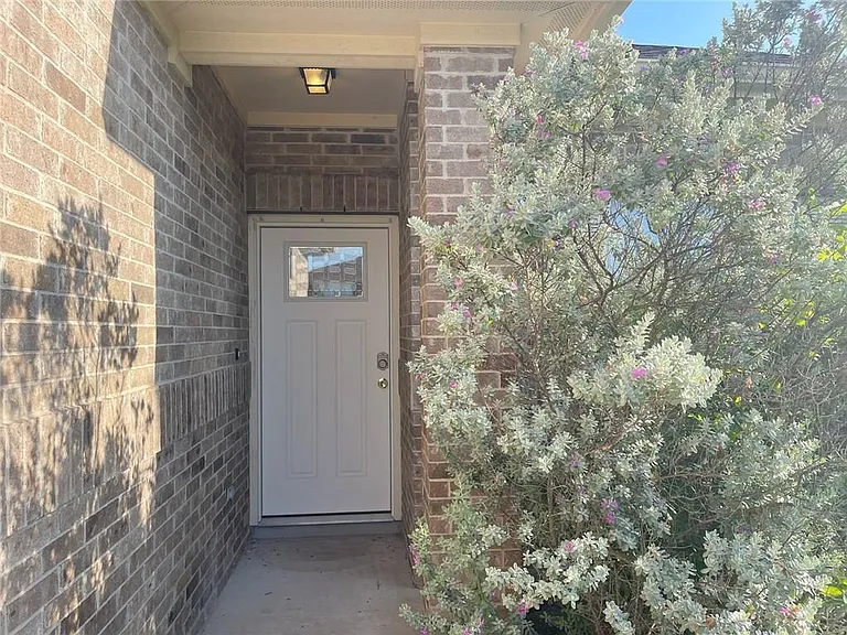 18208 Maxa Dr — Photo 17