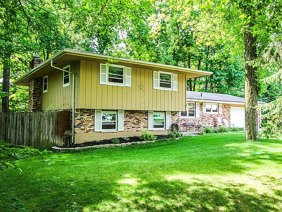 3rd image of 2929 Bruce Ct