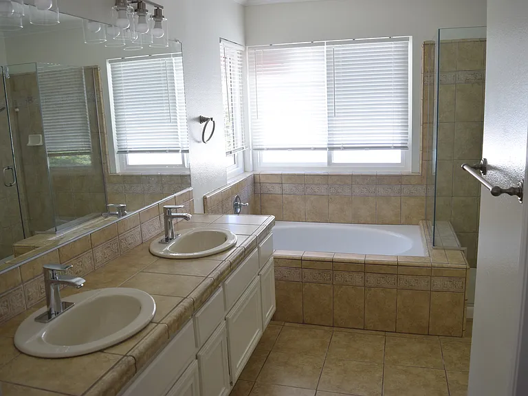 24811 Cutter — Photo 13