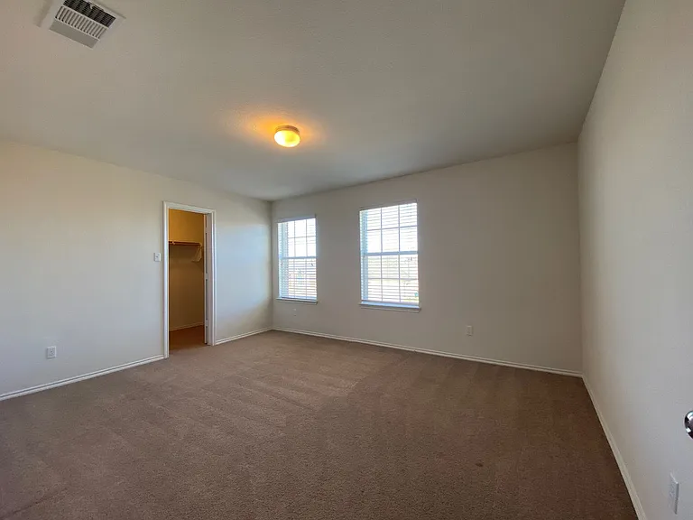 408 E Vega Ln — Photo 13
