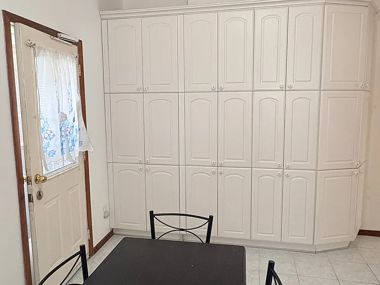1080 Dufferin St #MAIN FLOOR — Photo 12