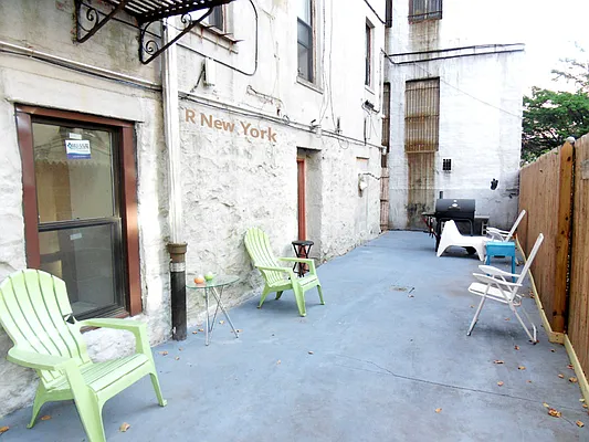 Rented by R New York | media 12