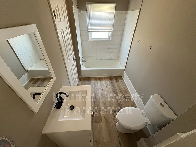 1723 Laurel St — Photo 3
