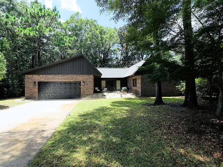 2419 Rocky Shores Dr — Photo 1