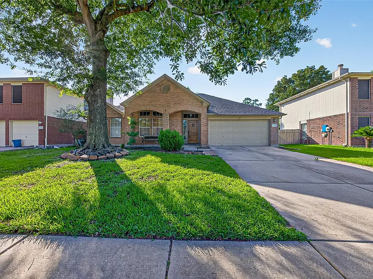 3719 Apple Hollow Ln — Photo 2