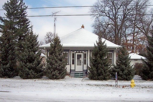 1st image of 801 E Lake St