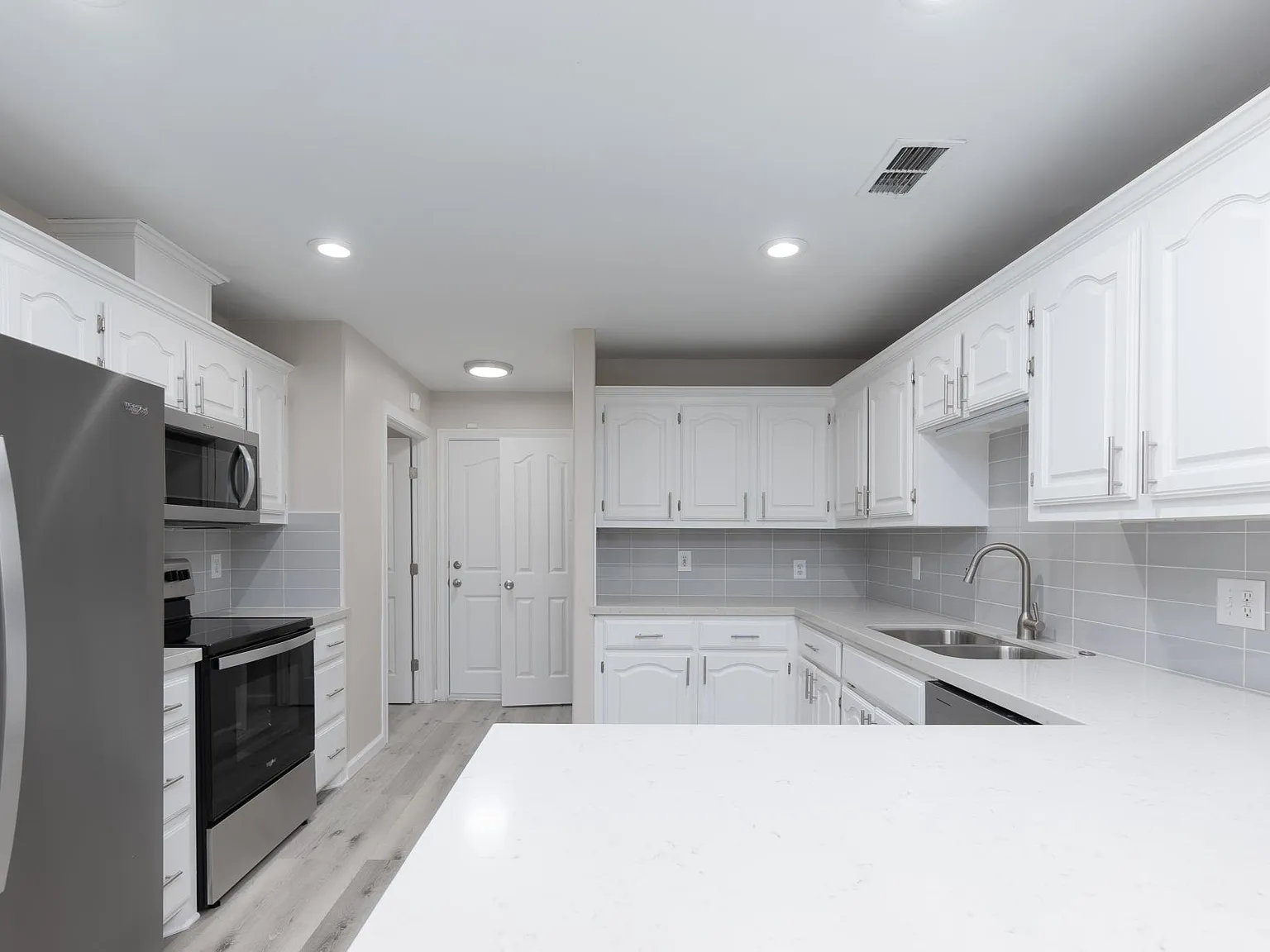1430 Summerfield Ln — Photo 4