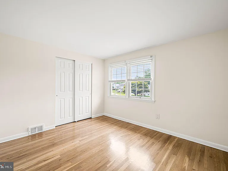 271 S Dillwyn Rd — Photo 18