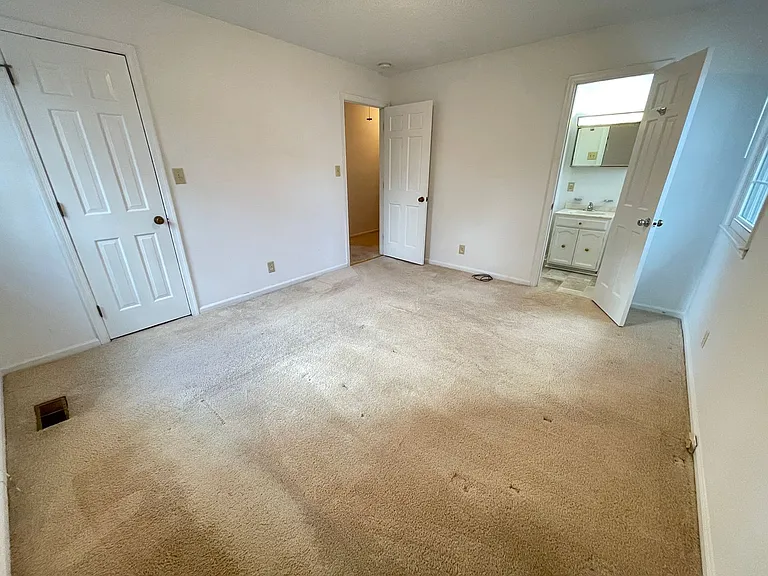 106 Downing Ct — Photo 34