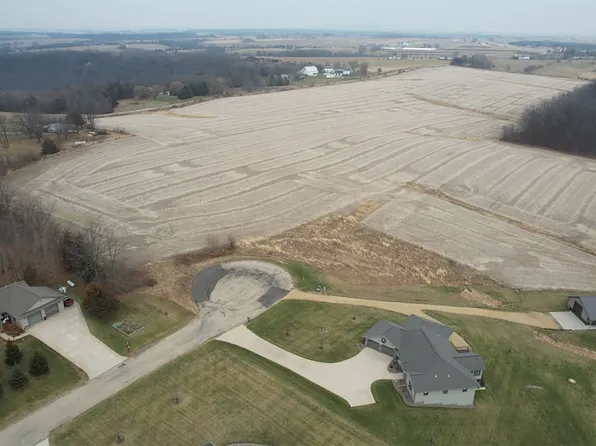 Hidden Ln, Platteville, WI 53818