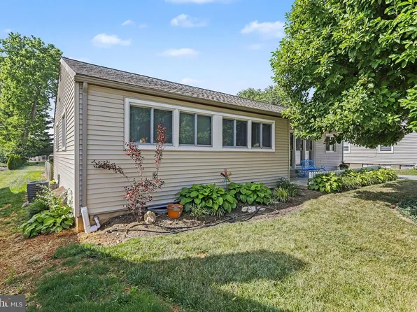325 Marietta Ave, Mount Joy, PA 17552
