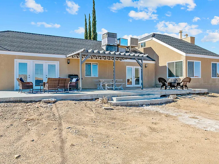 9255 Fortuna Ave — Photo 15