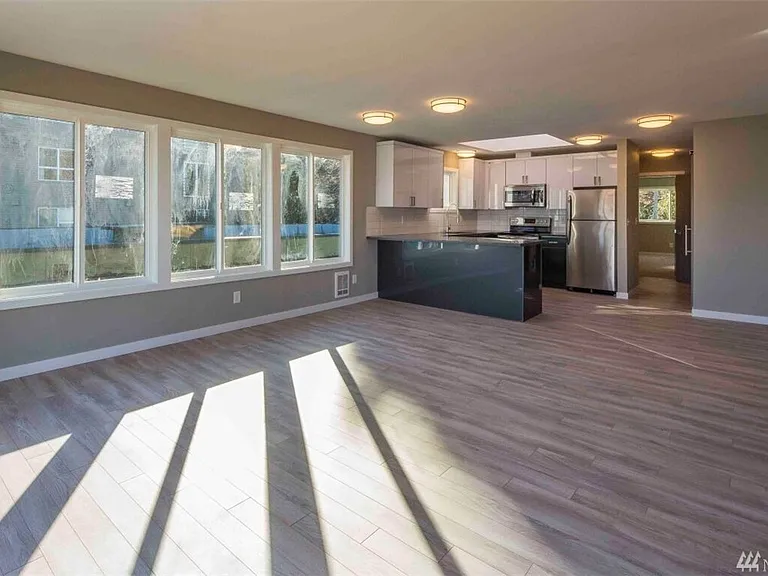 1530 Aurora Ave N #400 — Photo 2