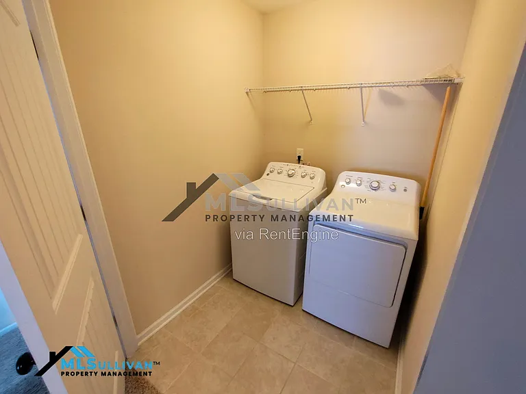 207 Maple Walk St — Photo 25