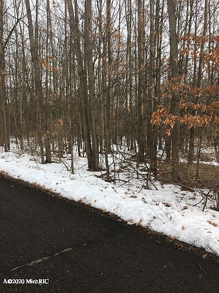 2nd image of 758 E Meadowood Ln