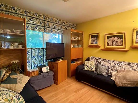 5th image of 562 Buchanan Ave #A