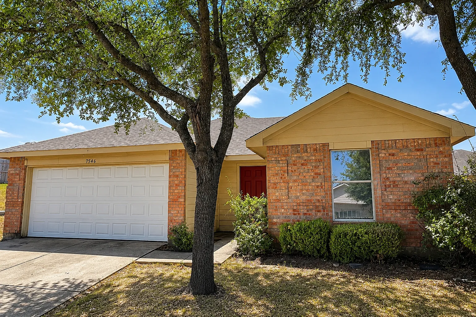 4 bed, 1400 sqft, $2,075 — Photo 1
