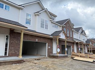 5 Grandview Cir #70, White Lake, MI