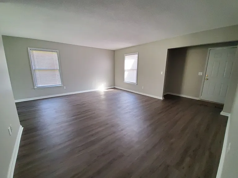17 Sagebrush Apts — Photo 3