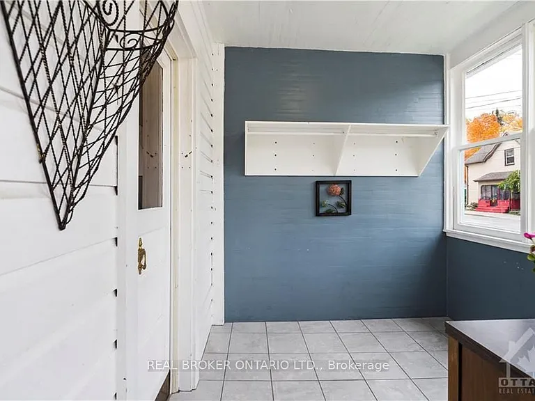 47 Townline Rd E — Photo 3